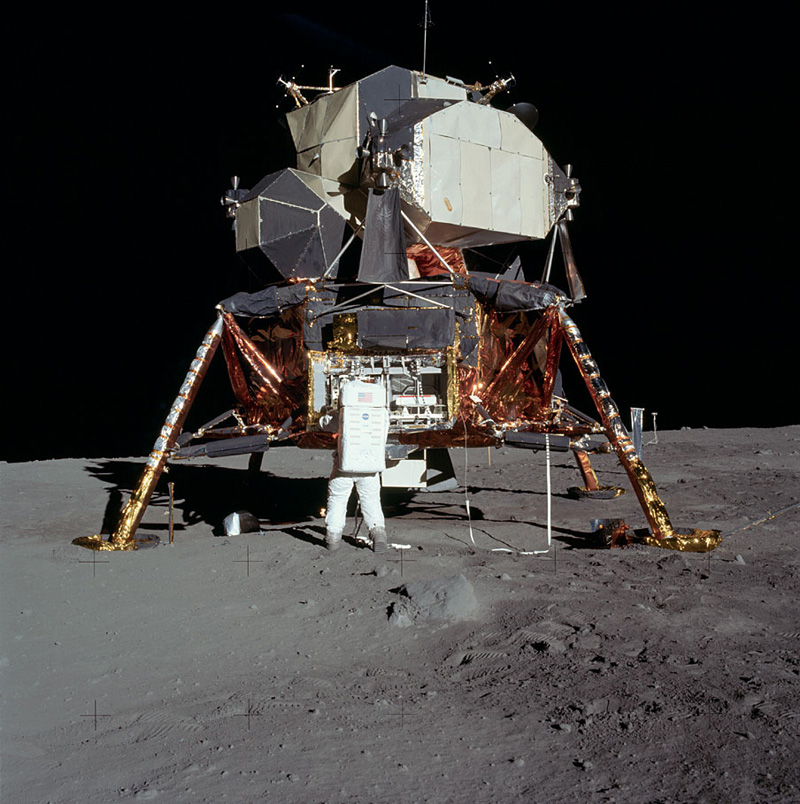 AS11-40-5927