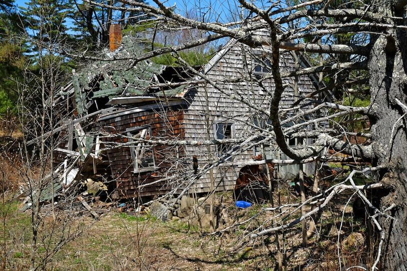 Collapsing House 4-Color