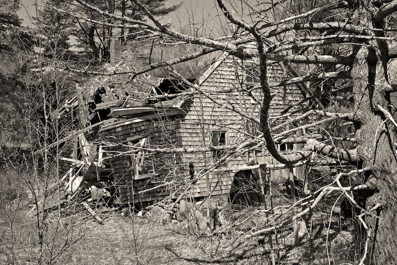 Collapsing House B&W+Yel+750deg