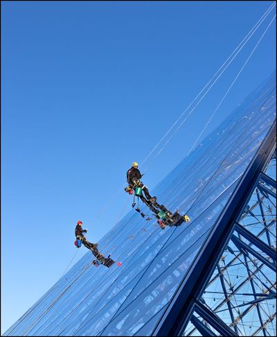 Louvre Window Washers