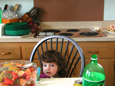 Littlegirlinkitchen2