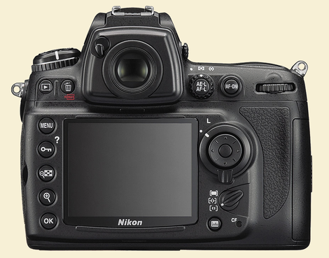 D7002