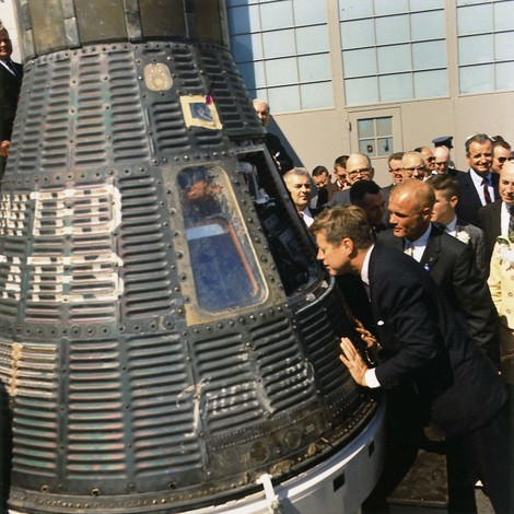 Kennedywithspacecapsule